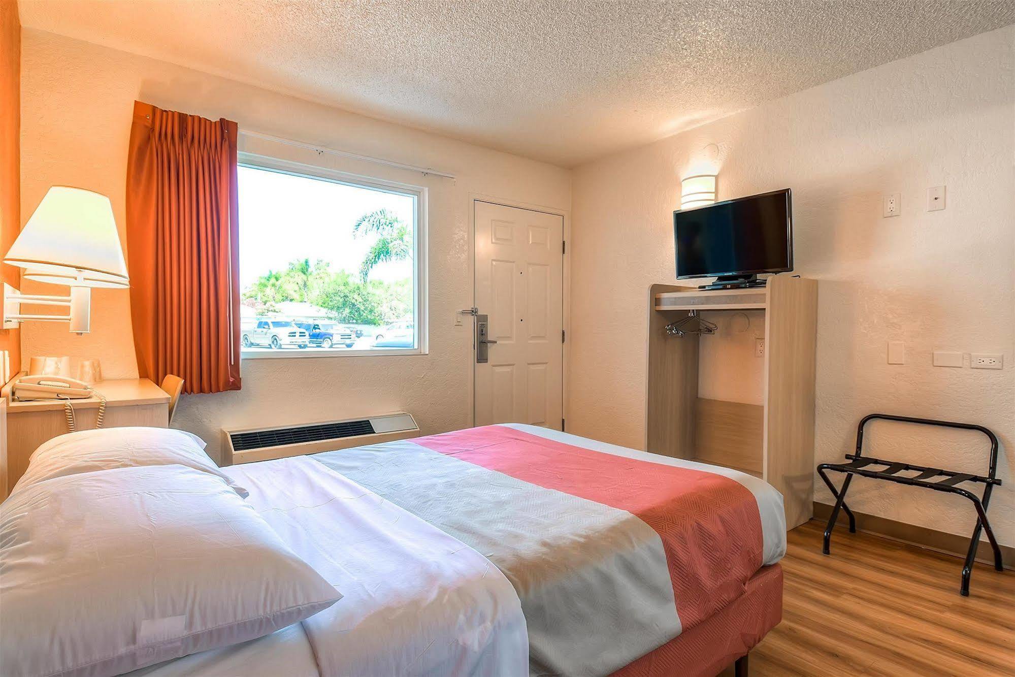 Motel 6-Norwalk, Ca - Los Angeles Kültér fotó